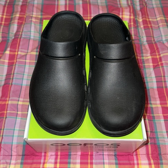Like New Women’s Black OOFOS Mules Size 10 - Picture 3 of 4